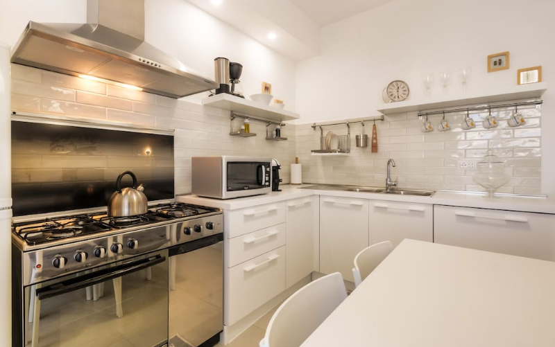 System.Collections.Generic.List`1[BluePillow.Application.SearchEngine.Dto.PhotoDto]?.ElementAt(1)?.Caption