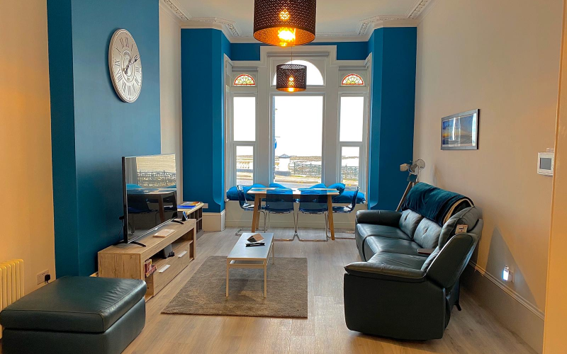 System.Collections.Generic.List`1[BluePillow.Application.SearchEngine.Dto.PhotoDto]?.ElementAt(3)?.Caption