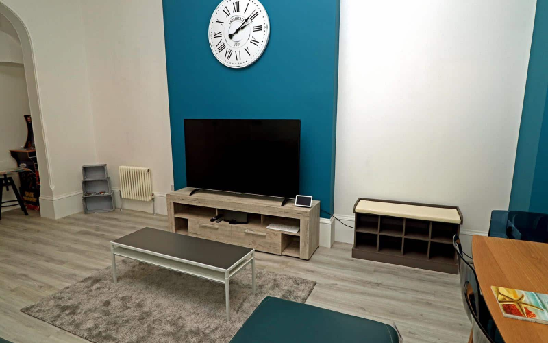 System.Collections.Generic.List`1[BluePillow.Application.SearchEngine.Dto.PhotoDto]?.ElementAt(0)?.Caption