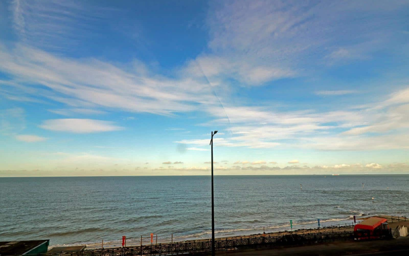 System.Collections.Generic.List`1[BluePillow.Application.SearchEngine.Dto.PhotoDto]?.ElementAt(1)?.Caption