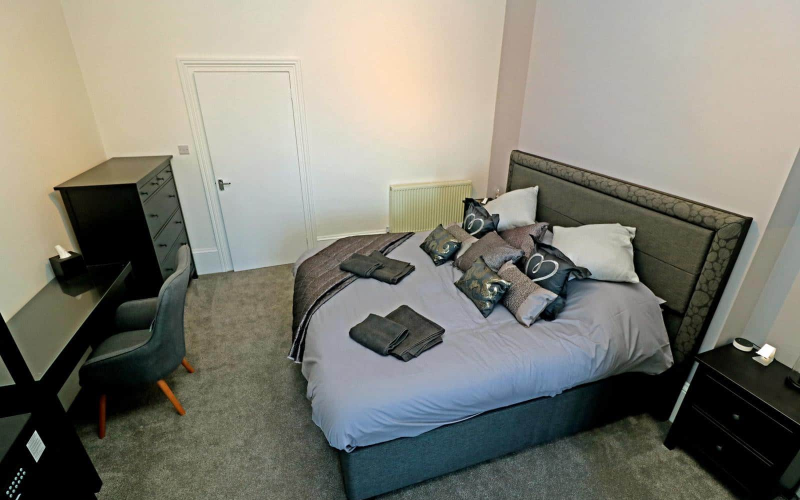 System.Collections.Generic.List`1[BluePillow.Application.SearchEngine.Dto.PhotoDto]?.ElementAt(2)?.Caption