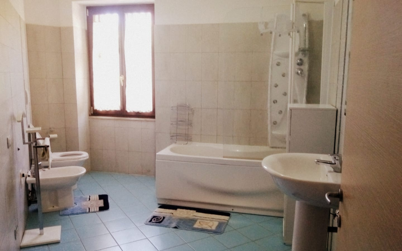 System.Collections.Generic.List`1[BluePillow.Application.SearchEngine.Dto.PhotoDto]?.ElementAt(3)?.Caption