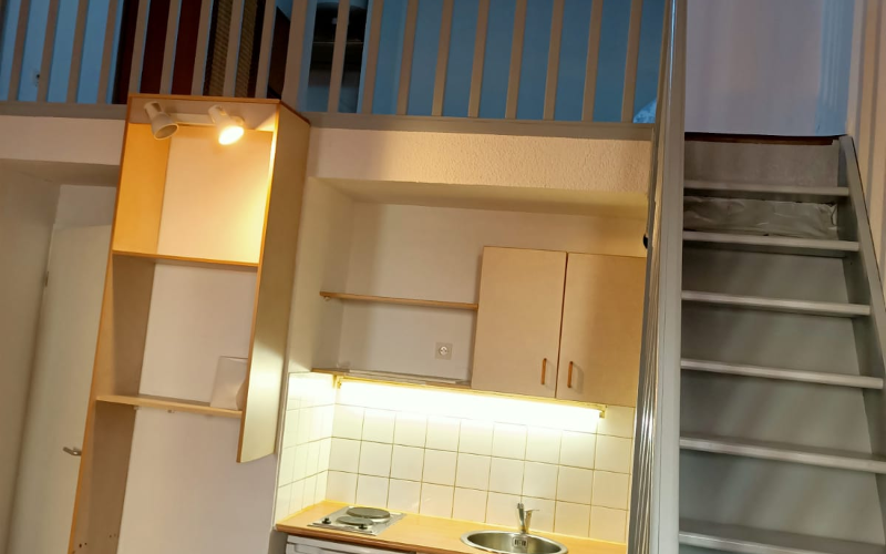 System.Collections.Generic.List`1[BluePillow.Application.SearchEngine.Dto.PhotoDto]?.ElementAt(0)?.Caption