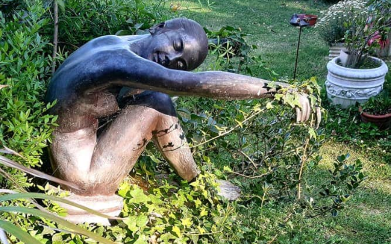 System.Collections.Generic.List`1[BluePillow.Application.SearchEngine.Dto.PhotoDto]?.ElementAt(3)?.Caption