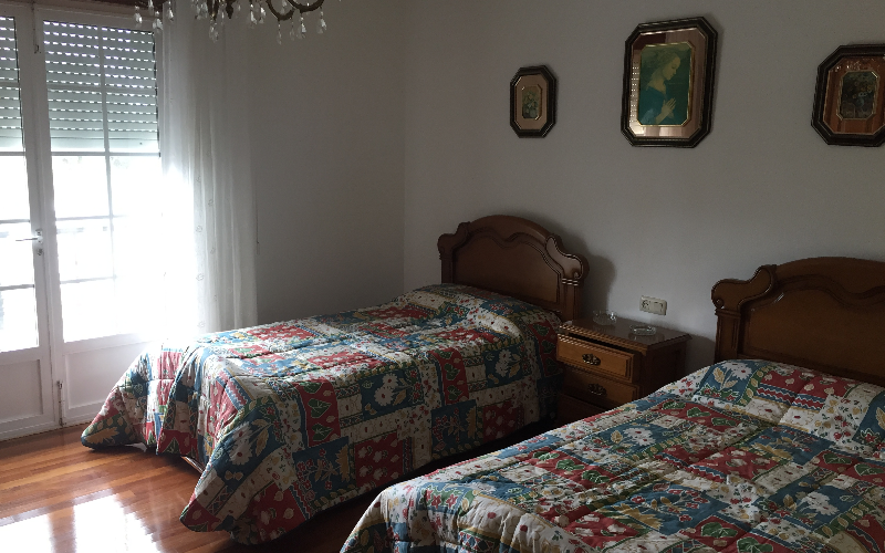 System.Collections.Generic.List`1[BluePillow.Application.SearchEngine.Dto.PhotoDto]?.ElementAt(2)?.Caption