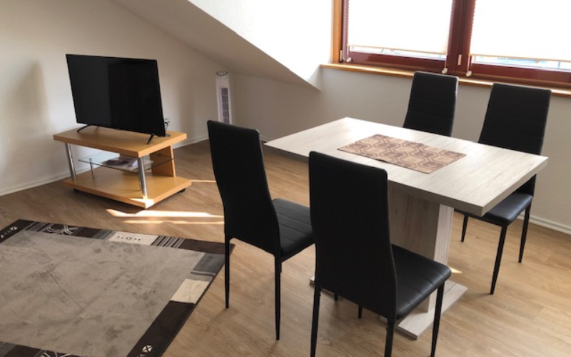 System.Collections.Generic.List`1[BluePillow.Application.SearchEngine.Dto.PhotoDto]?.ElementAt(2)?.Caption