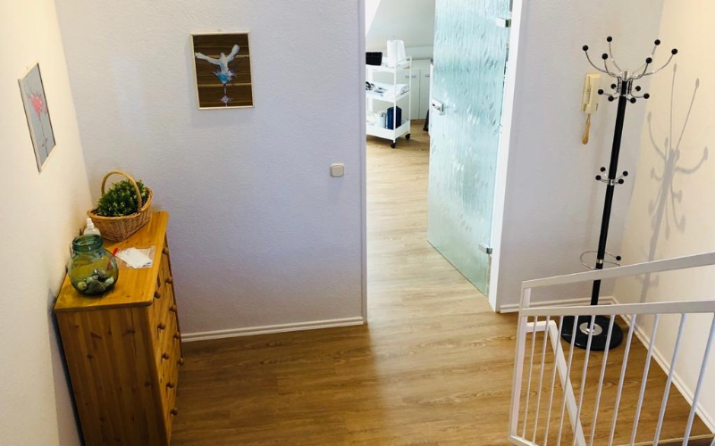 System.Collections.Generic.List`1[BluePillow.Application.SearchEngine.Dto.PhotoDto]?.ElementAt(1)?.Caption