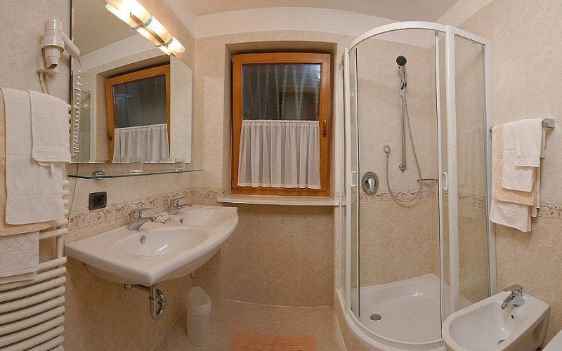 System.Collections.Generic.List`1[BluePillow.Application.SearchEngine.Dto.PhotoDto]?.ElementAt(2)?.Caption