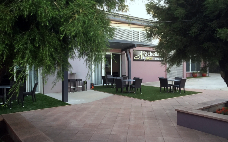 System.Collections.Generic.List`1[BluePillow.Application.SearchEngine.Dto.PhotoDto]?.ElementAt(1)?.Caption