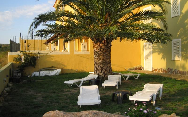 System.Collections.Generic.List`1[BluePillow.Application.SearchEngine.Dto.PhotoDto]?.ElementAt(1)?.Caption