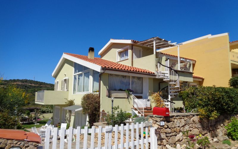 System.Collections.Generic.List`1[BluePillow.Application.SearchEngine.Dto.PhotoDto]?.ElementAt(0)?.Caption