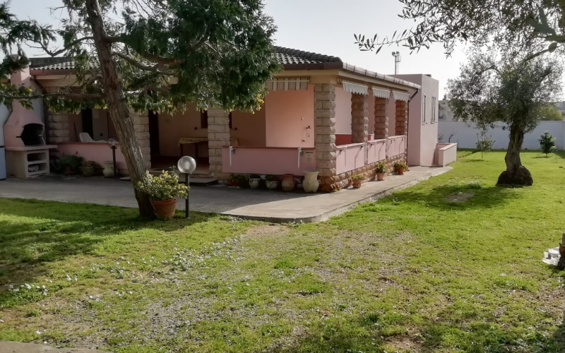 System.Collections.Generic.List`1[BluePillow.Application.SearchEngine.Dto.PhotoDto]?.ElementAt(0)?.Caption