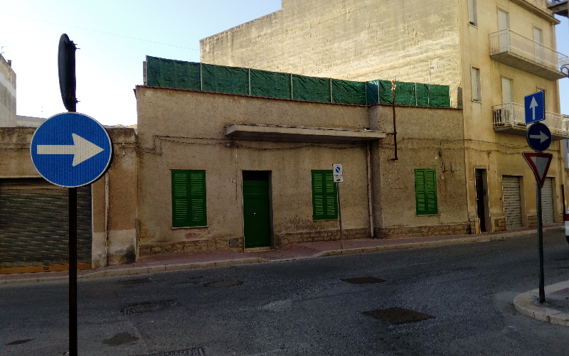 System.Collections.Generic.List`1[BluePillow.Application.SearchEngine.Dto.PhotoDto]?.ElementAt(0)?.Caption