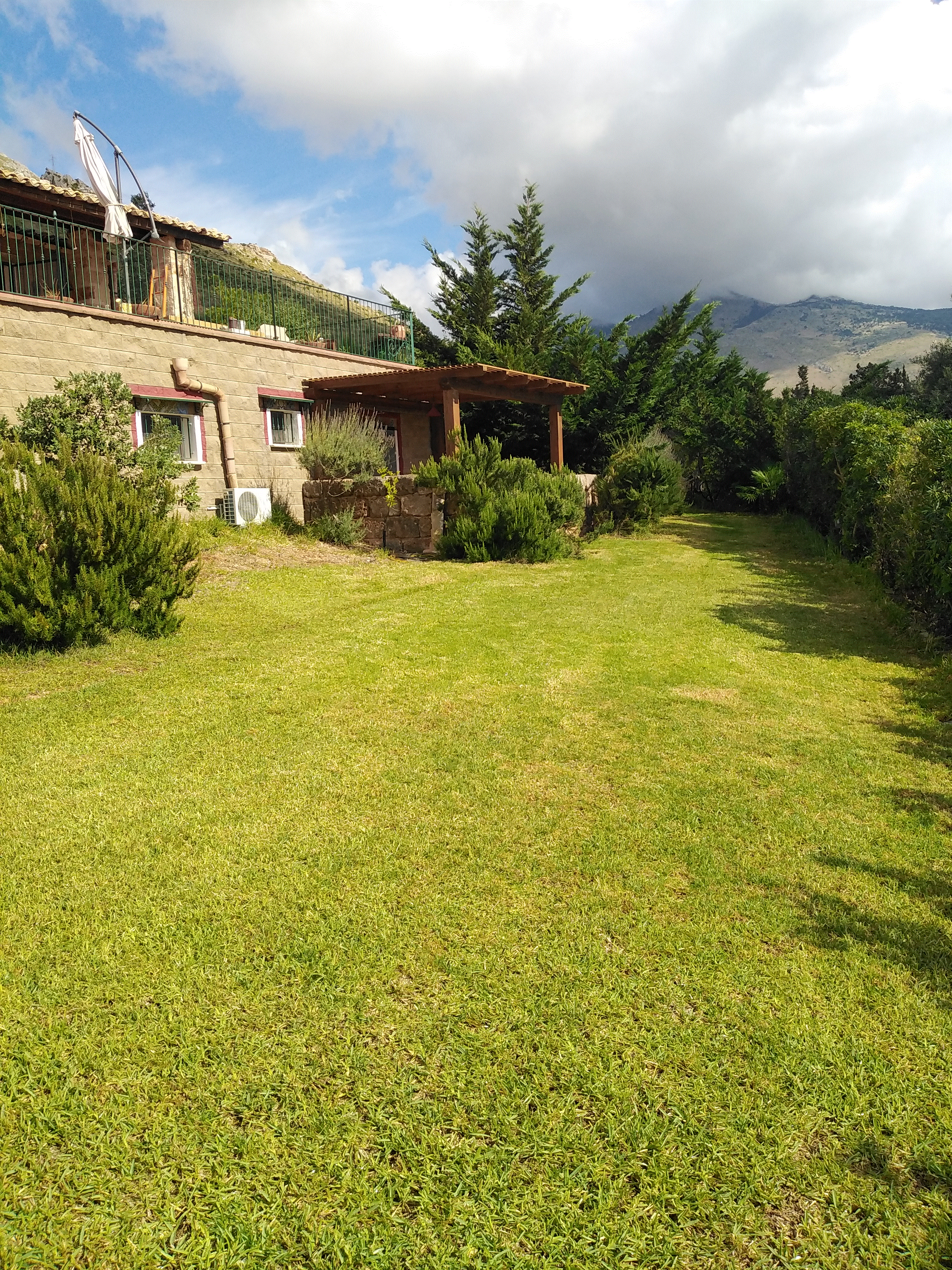 System.Collections.Generic.List`1[BluePillow.Application.SearchEngine.Dto.PhotoDto]?.ElementAt(2)?.Caption