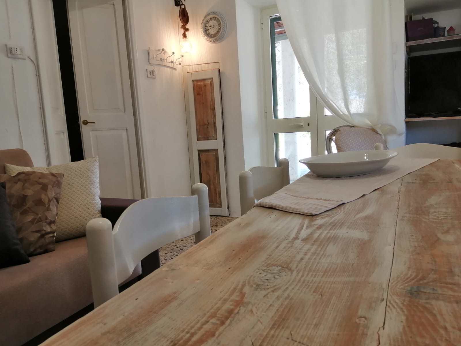 System.Collections.Generic.List`1[BluePillow.Application.SearchEngine.Dto.PhotoDto]?.ElementAt(1)?.Caption