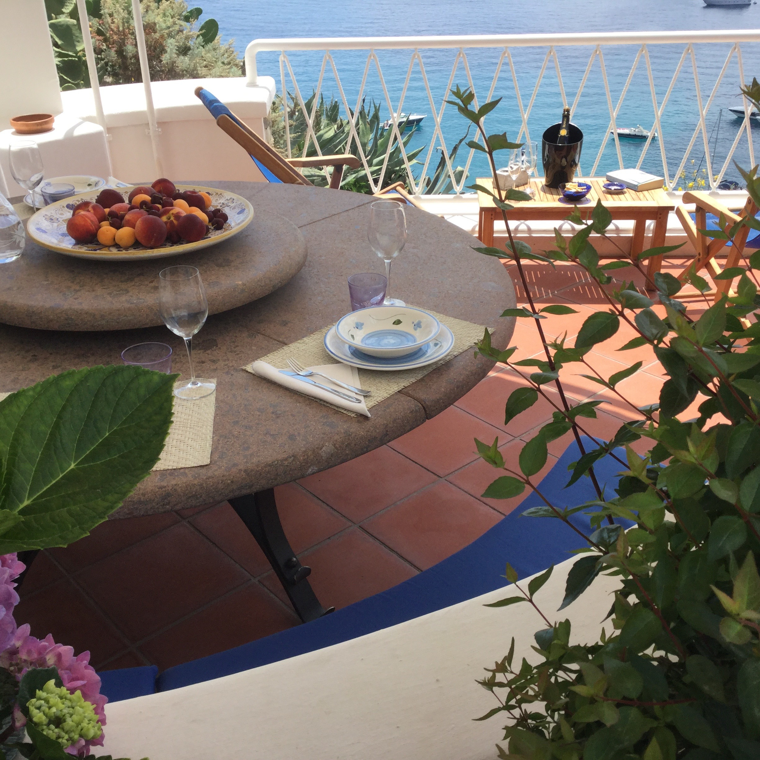 System.Collections.Generic.List`1[BluePillow.Application.SearchEngine.Dto.PhotoDto]?.ElementAt(2)?.Caption