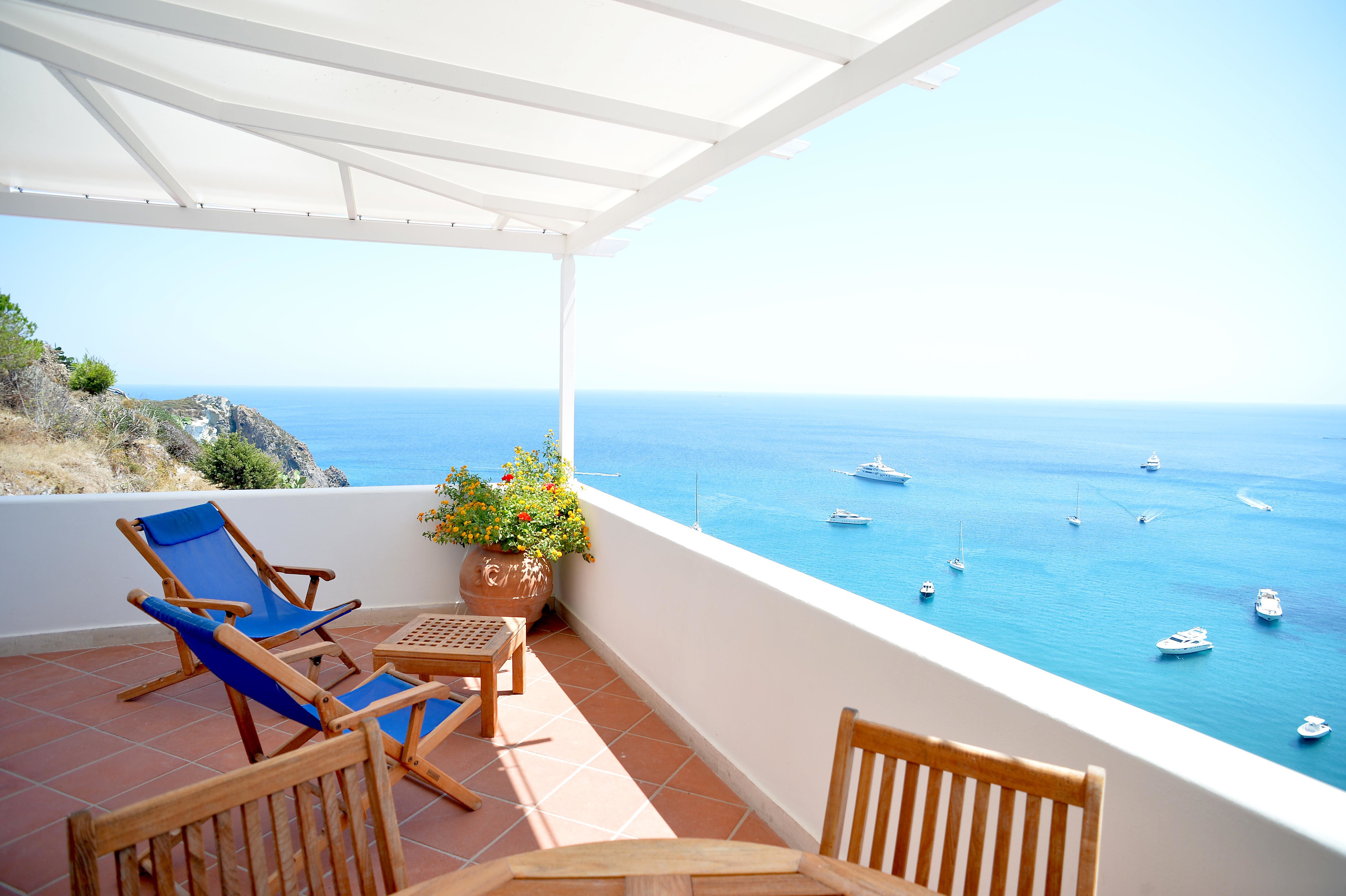 System.Collections.Generic.List`1[BluePillow.Application.SearchEngine.Dto.PhotoDto]?.ElementAt(3)?.Caption