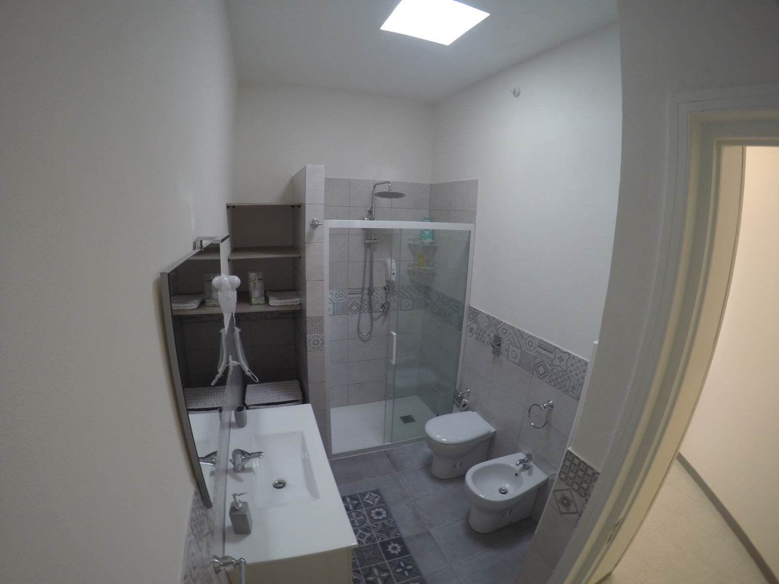 System.Collections.Generic.List`1[BluePillow.Application.SearchEngine.Dto.PhotoDto]?.ElementAt(3)?.Caption