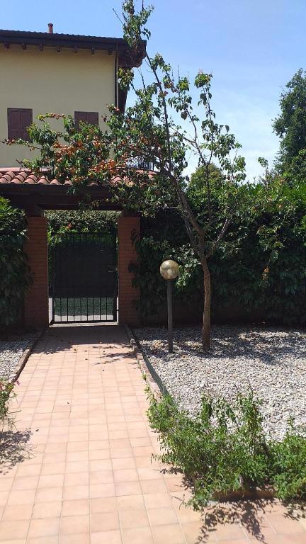 System.Collections.Generic.List`1[BluePillow.Application.SearchEngine.Dto.PhotoDto]?.ElementAt(3)?.Caption