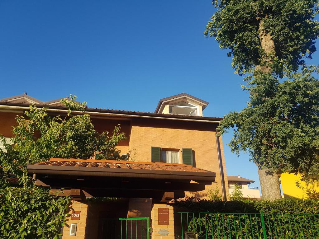 System.Collections.Generic.List`1[BluePillow.Application.SearchEngine.Dto.PhotoDto]?.ElementAt(0)?.Caption