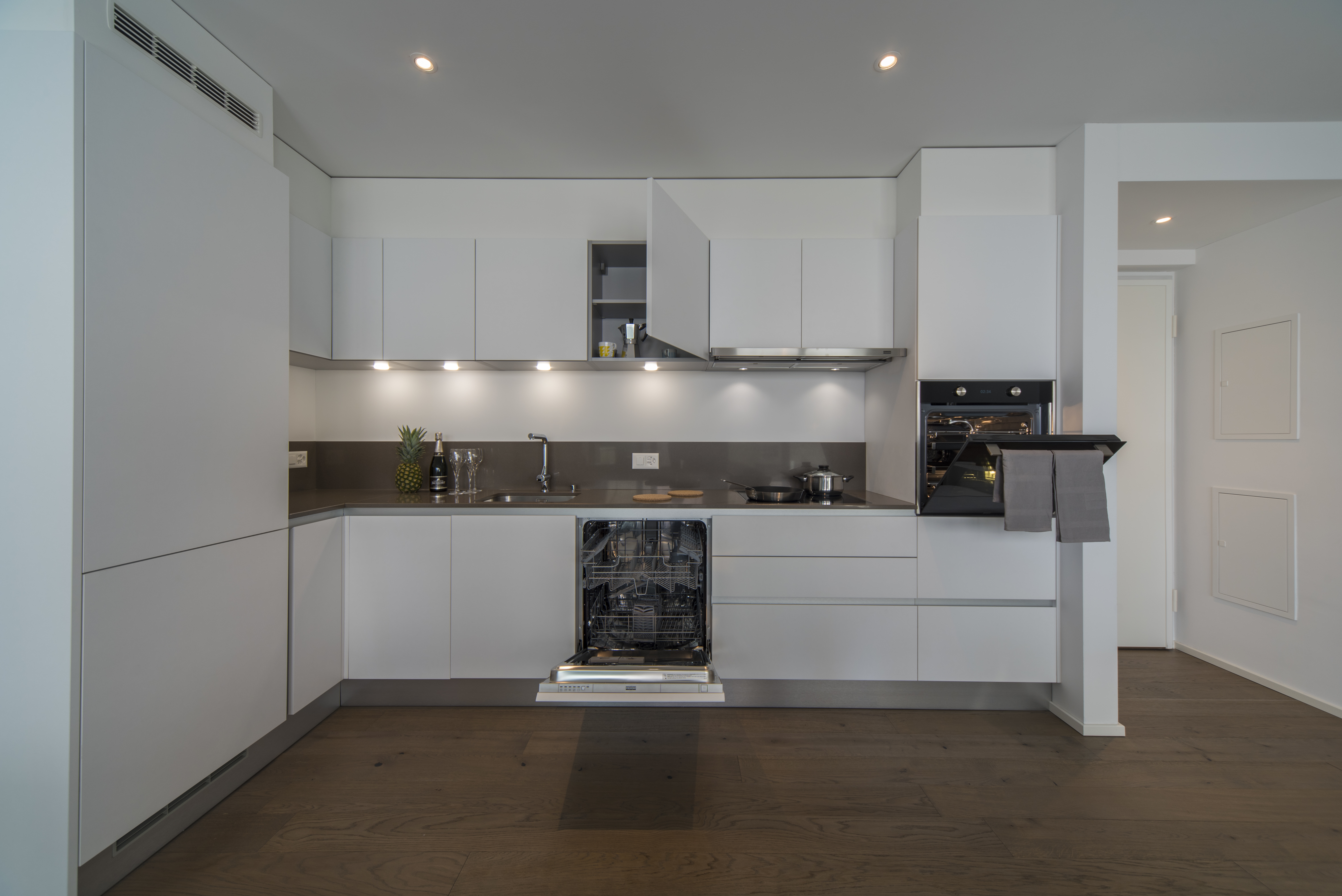 System.Collections.Generic.List`1[BluePillow.Application.SearchEngine.Dto.PhotoDto]?.ElementAt(3)?.Caption