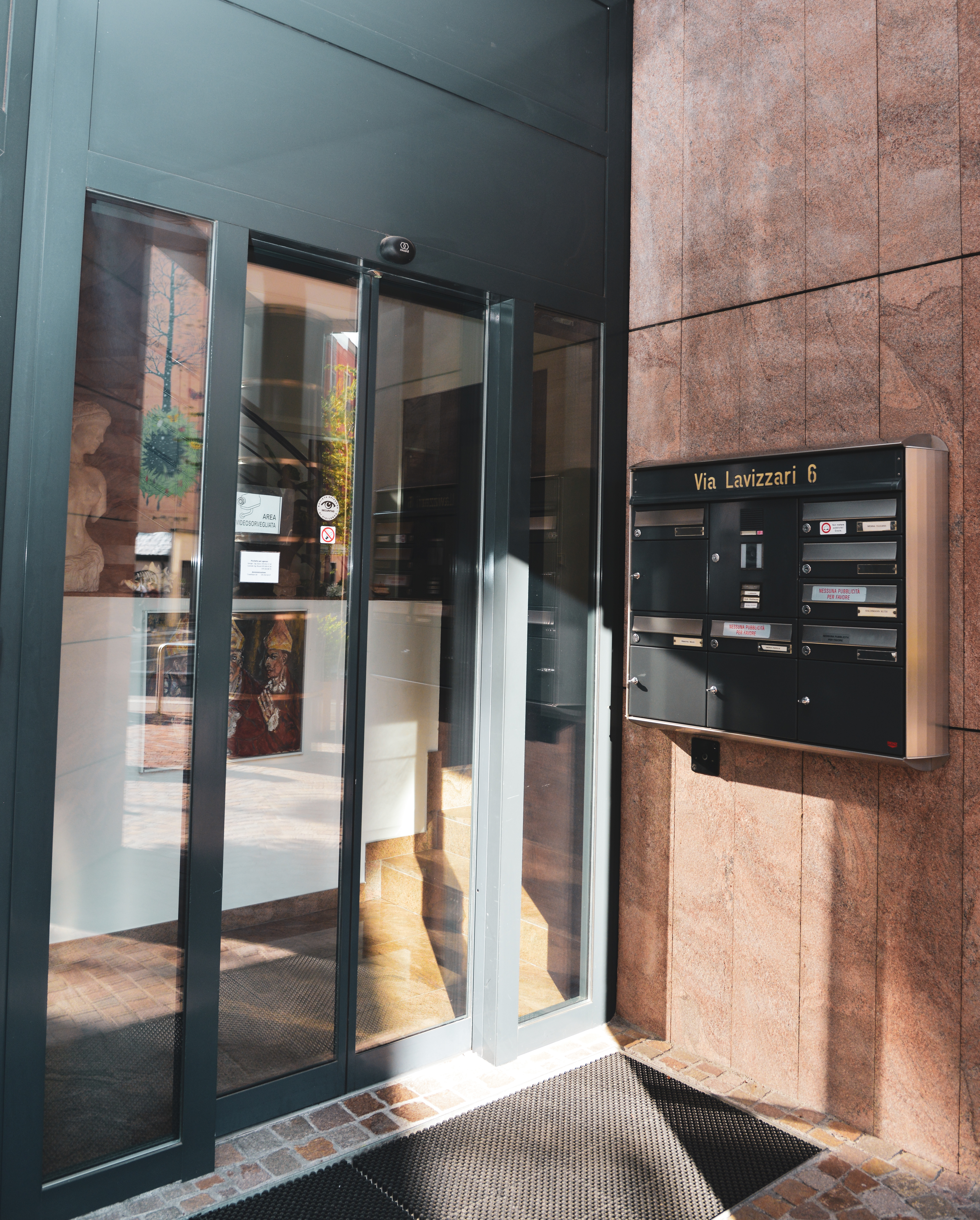 System.Collections.Generic.List`1[BluePillow.Application.SearchEngine.Dto.PhotoDto]?.ElementAt(1)?.Caption