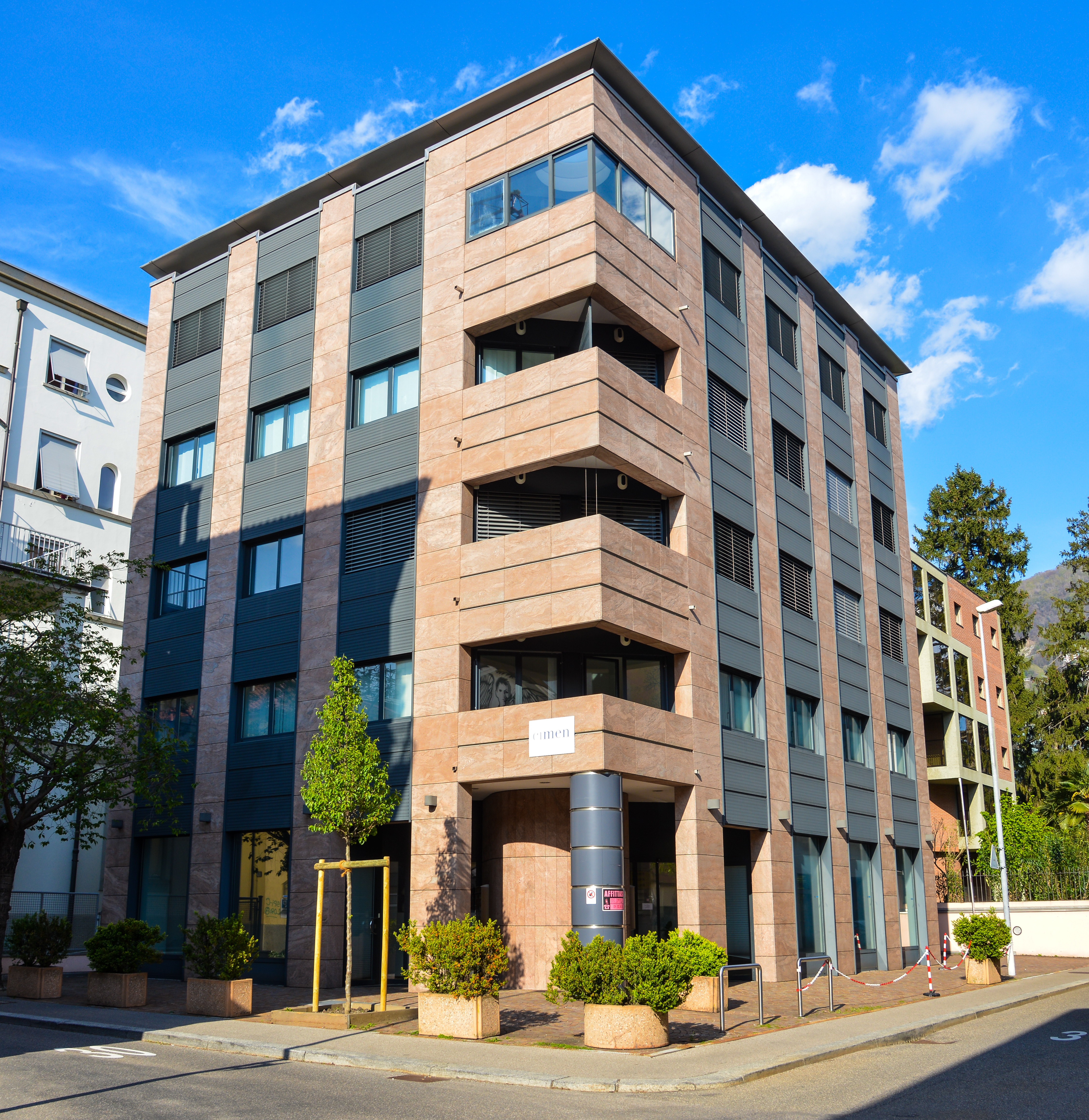 System.Collections.Generic.List`1[BluePillow.Application.SearchEngine.Dto.PhotoDto]?.ElementAt(0)?.Caption