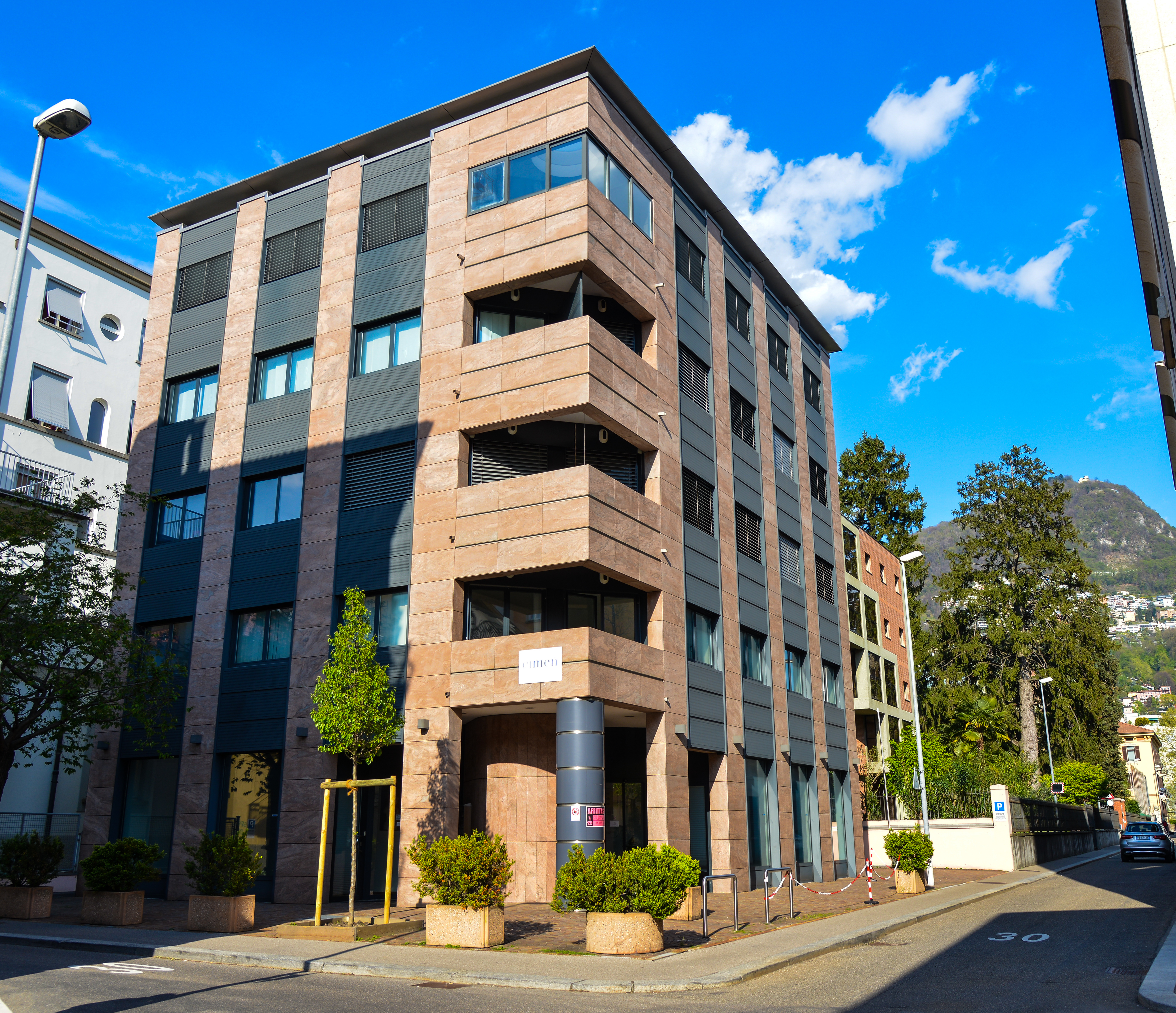 System.Collections.Generic.List`1[BluePillow.Application.SearchEngine.Dto.PhotoDto]?.ElementAt(0)?.Caption