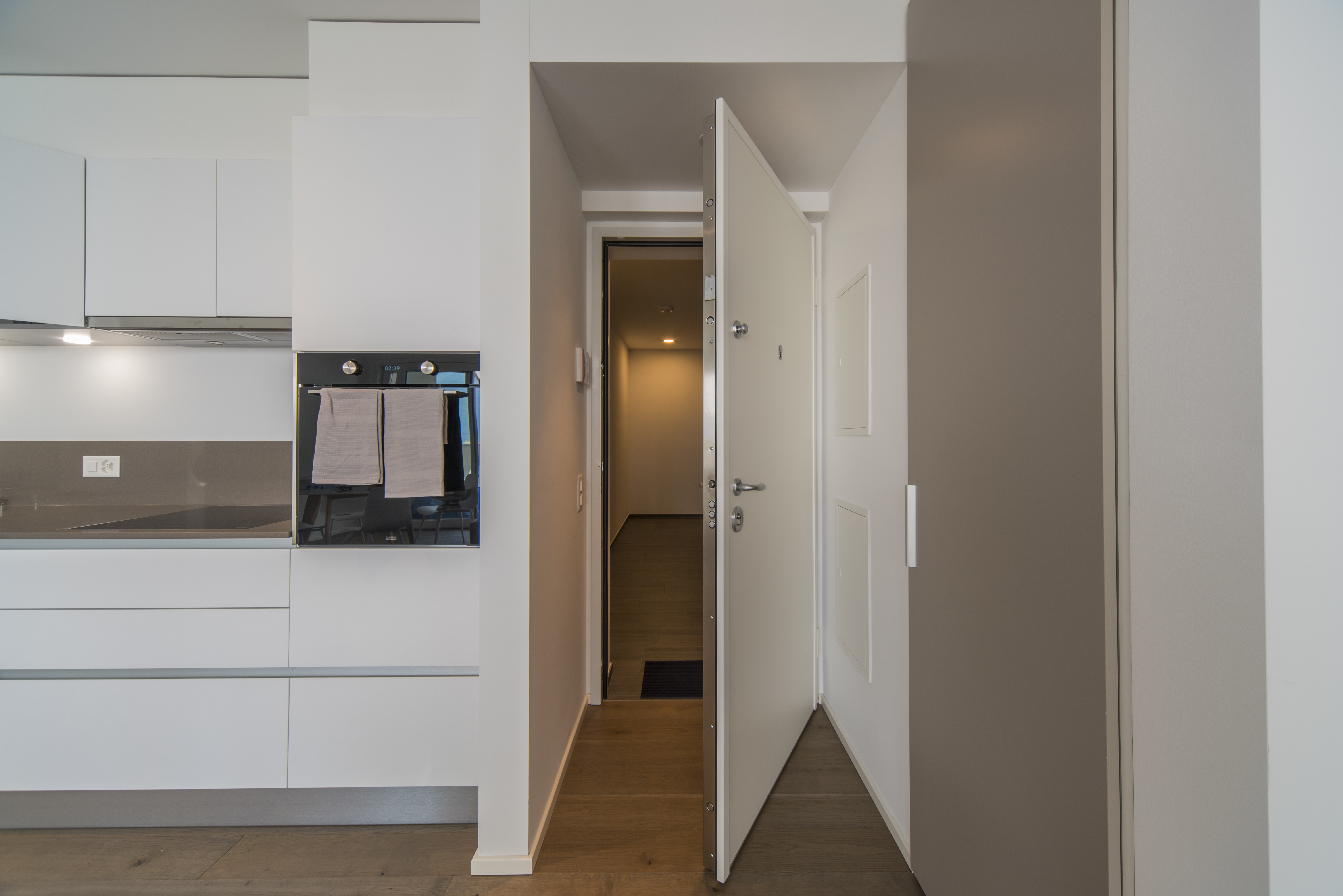 System.Collections.Generic.List`1[BluePillow.Application.SearchEngine.Dto.PhotoDto]?.ElementAt(2)?.Caption