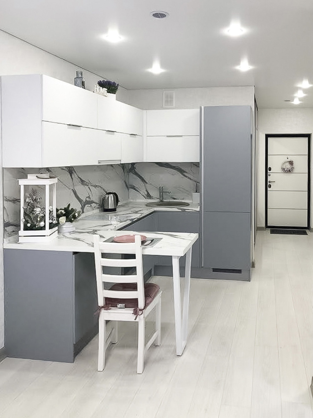 System.Collections.Generic.List`1[BluePillow.Application.SearchEngine.Dto.PhotoDto]?.ElementAt(3)?.Caption