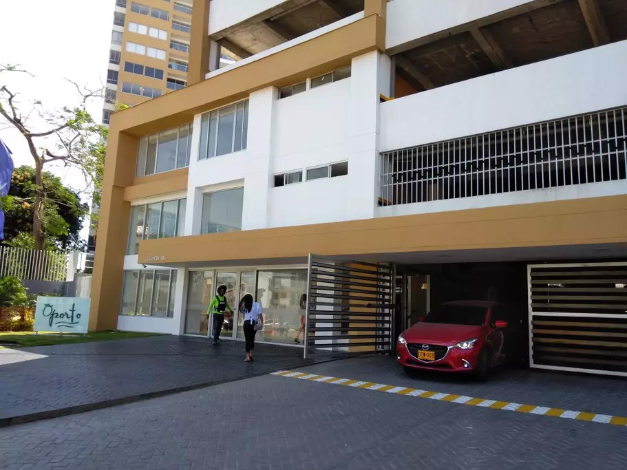 System.Collections.Generic.List`1[BluePillow.Application.SearchEngine.Dto.PhotoDto]?.ElementAt(3)?.Caption