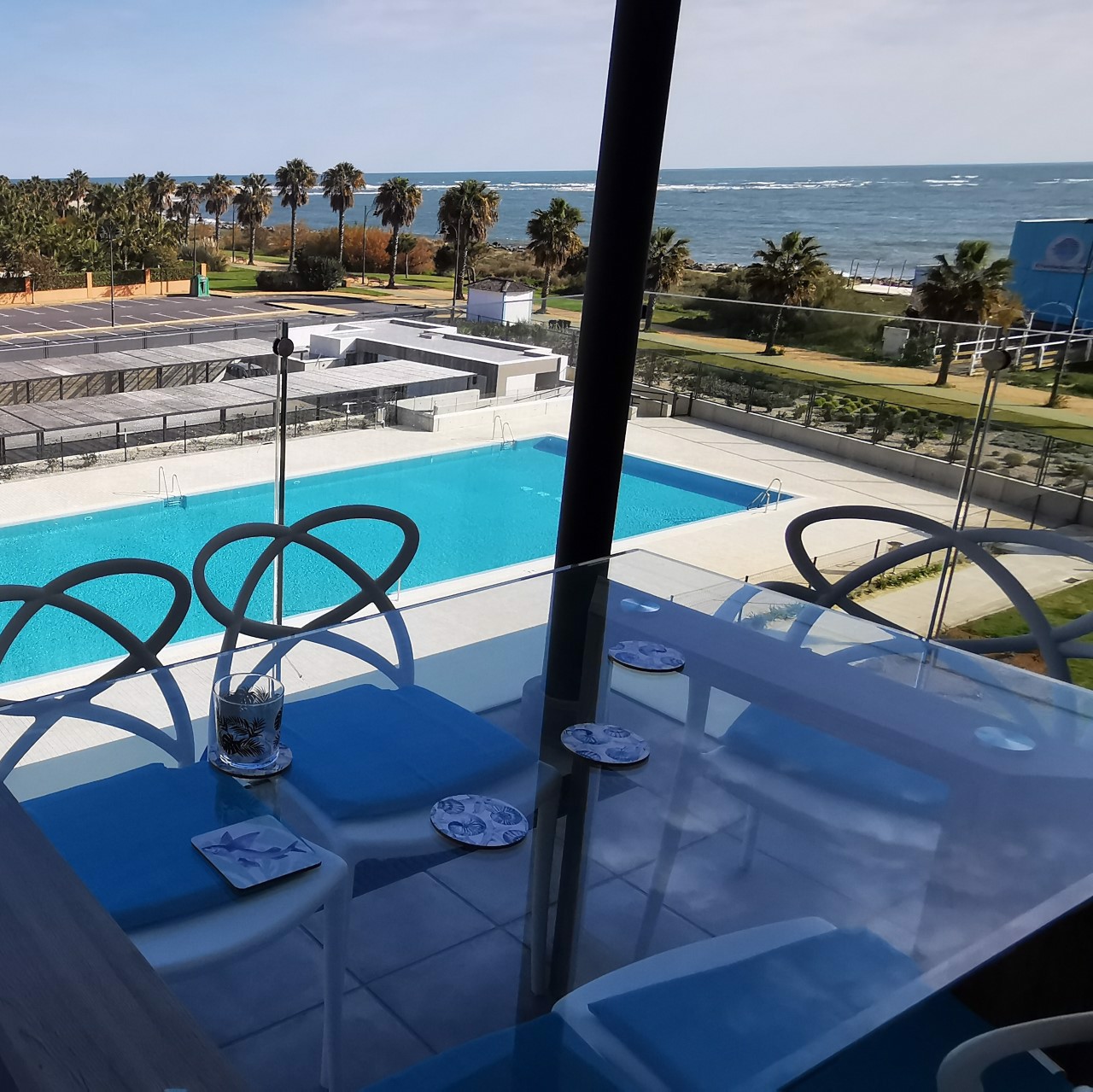 System.Collections.Generic.List`1[BluePillow.Application.SearchEngine.Dto.PhotoDto]?.ElementAt(1)?.Caption