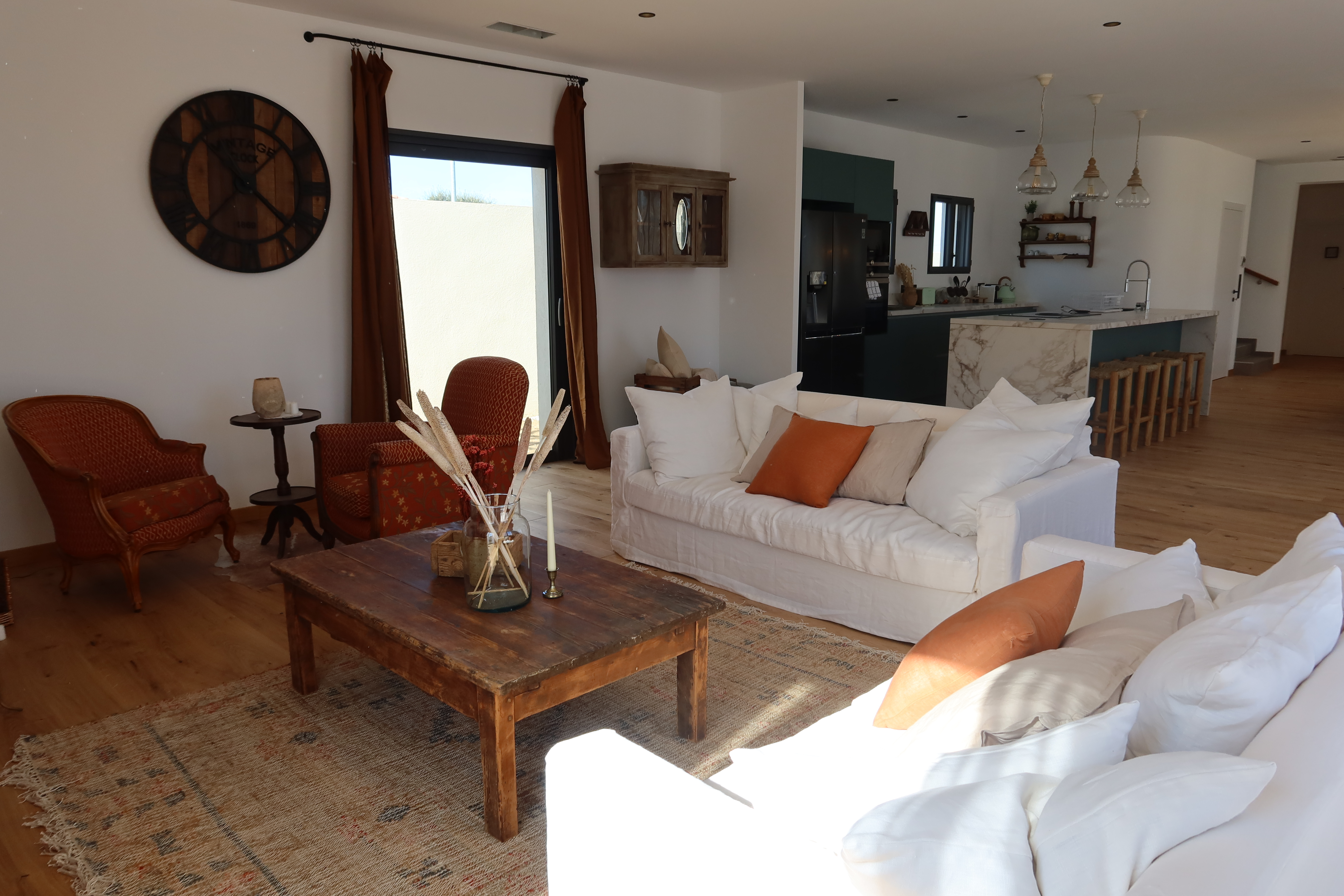 System.Collections.Generic.List`1[BluePillow.Application.SearchEngine.Dto.PhotoDto]?.ElementAt(3)?.Caption