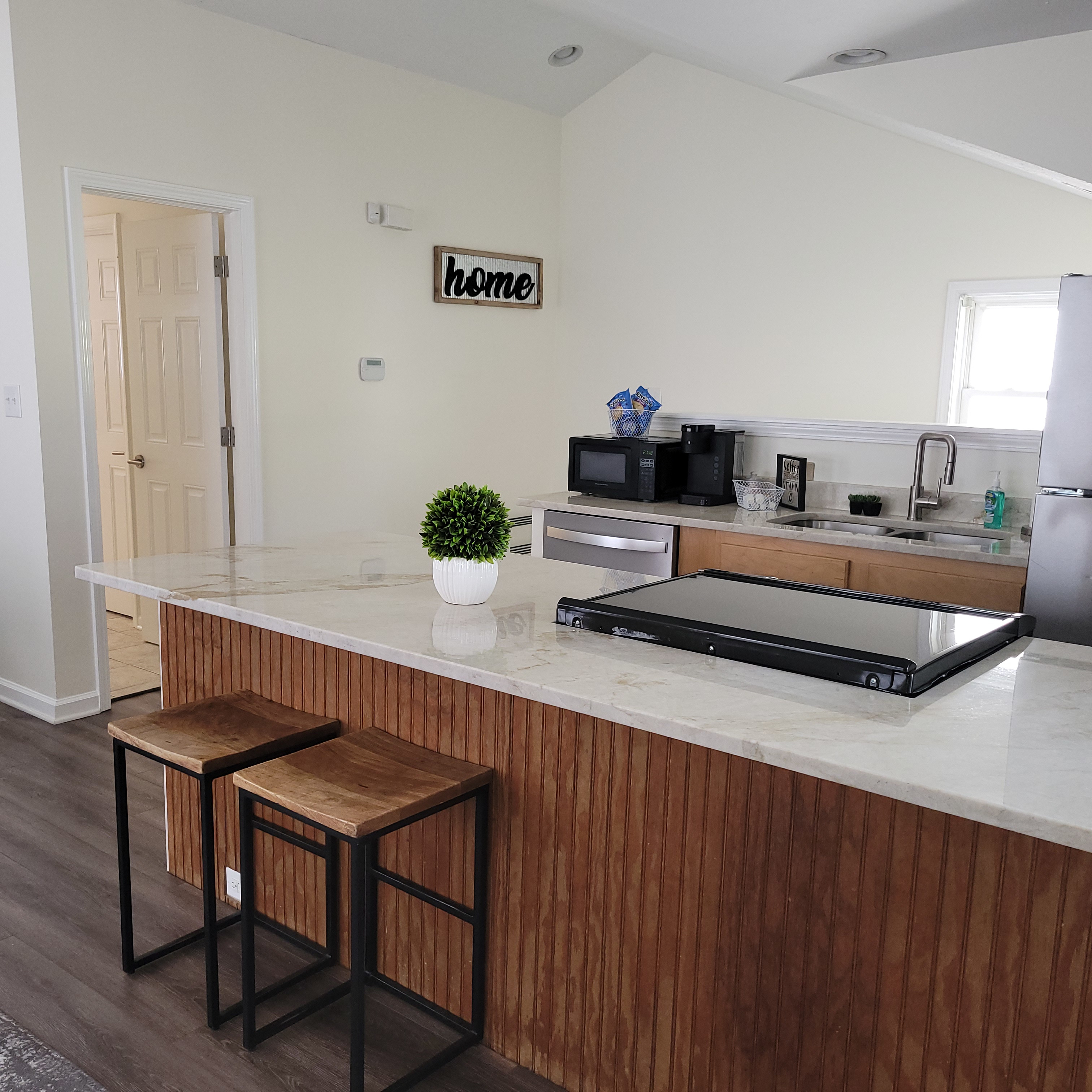 System.Collections.Generic.List`1[BluePillow.Application.SearchEngine.Dto.PhotoDto]?.ElementAt(3)?.Caption