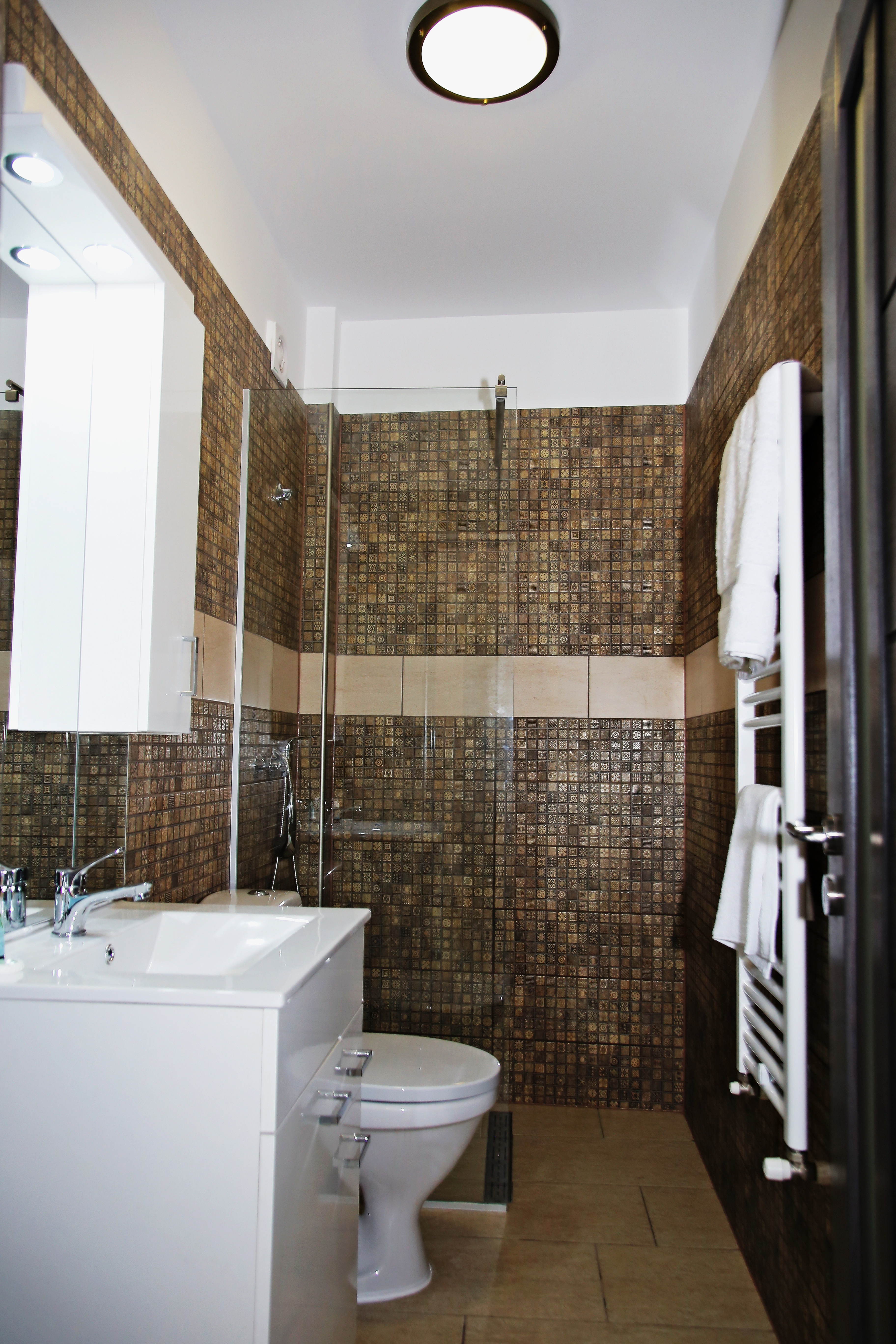 System.Collections.Generic.List`1[BluePillow.Application.SearchEngine.Dto.PhotoDto]?.ElementAt(1)?.Caption