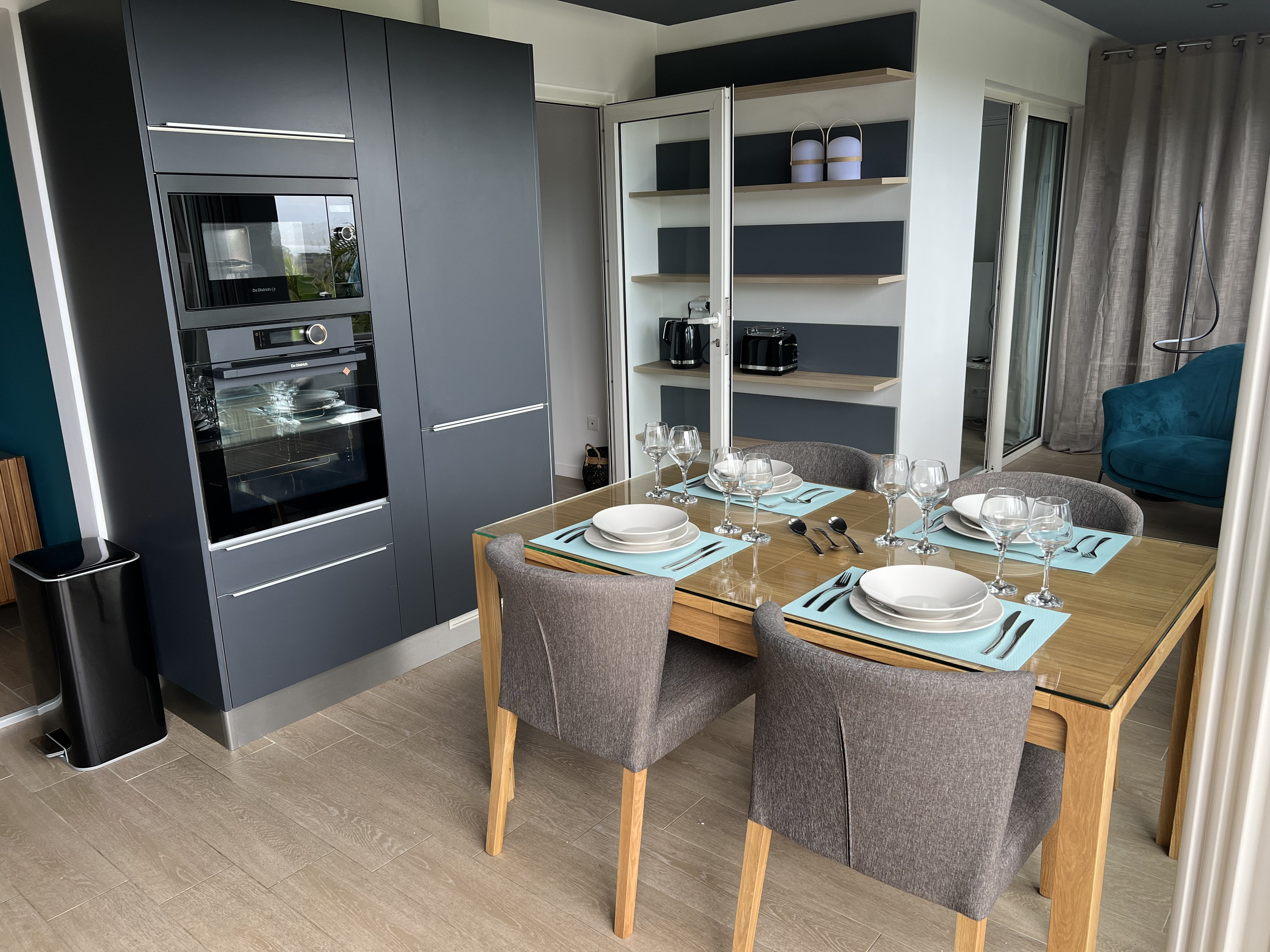 System.Collections.Generic.List`1[BluePillow.Application.SearchEngine.Dto.PhotoDto]?.ElementAt(2)?.Caption