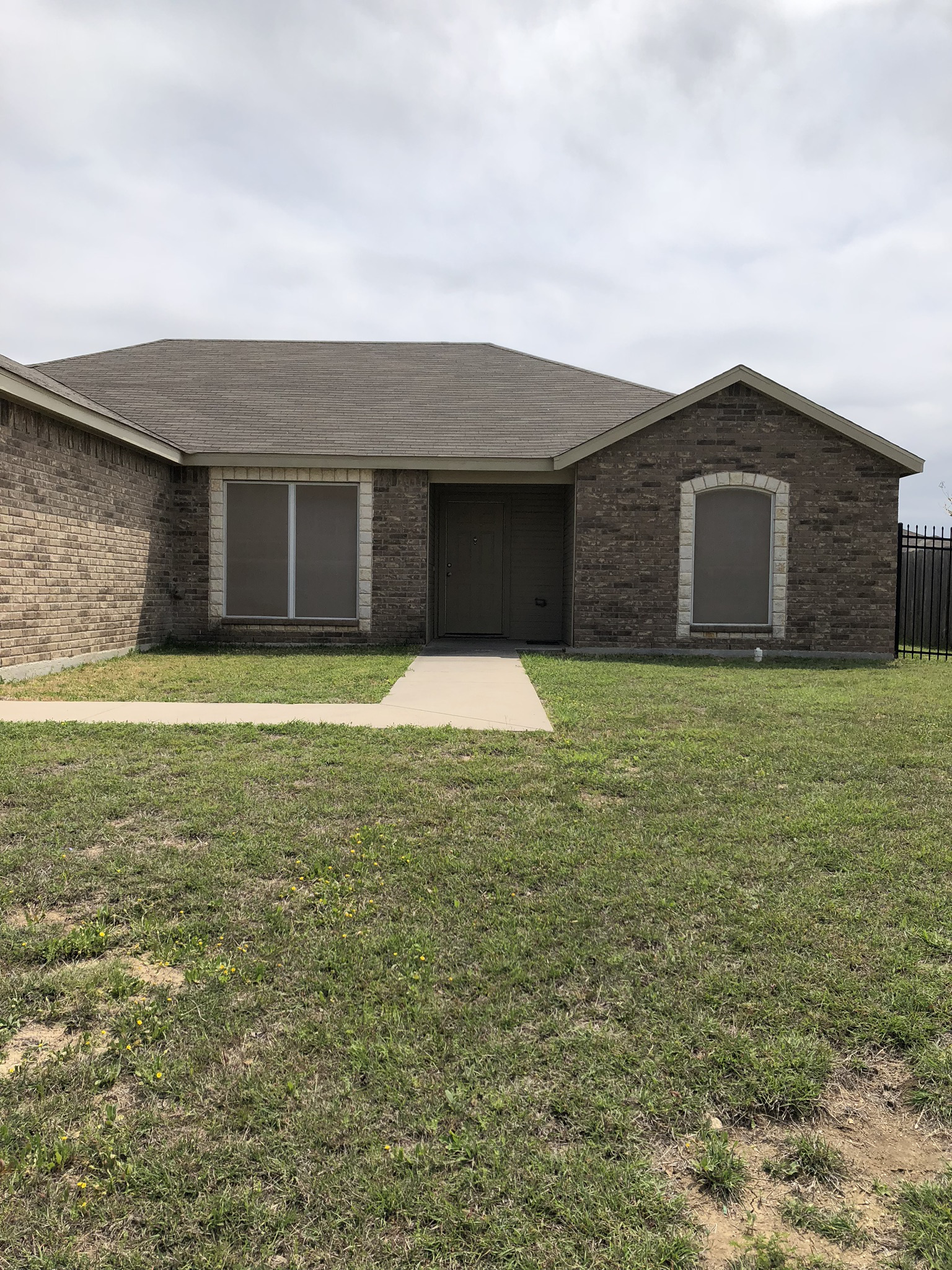 System.Collections.Generic.List`1[BluePillow.Application.SearchEngine.Dto.PhotoDto]?.ElementAt(0)?.Caption