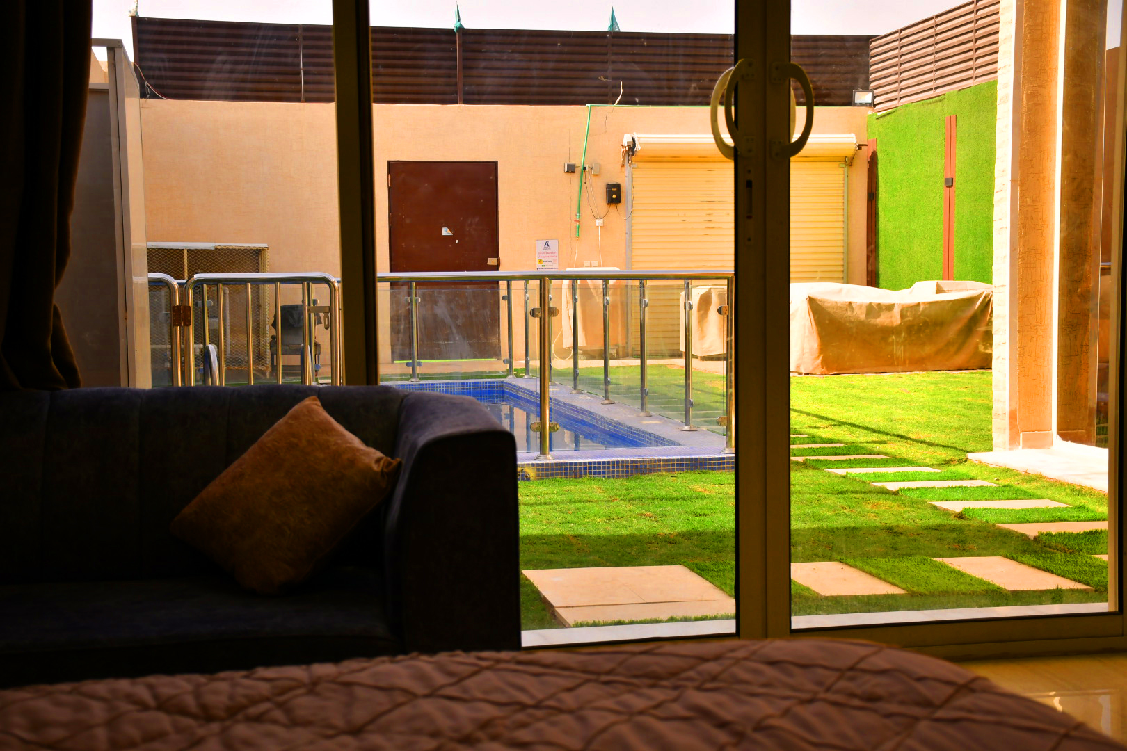 System.Collections.Generic.List`1[BluePillow.Application.SearchEngine.Dto.PhotoDto]?.ElementAt(0)?.Caption