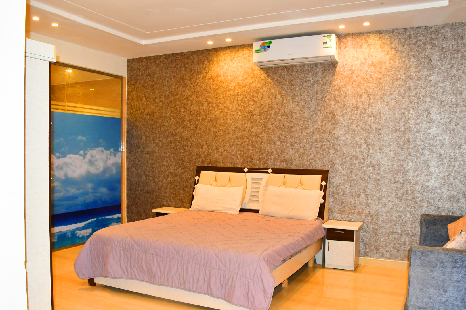 System.Collections.Generic.List`1[BluePillow.Application.SearchEngine.Dto.PhotoDto]?.ElementAt(2)?.Caption