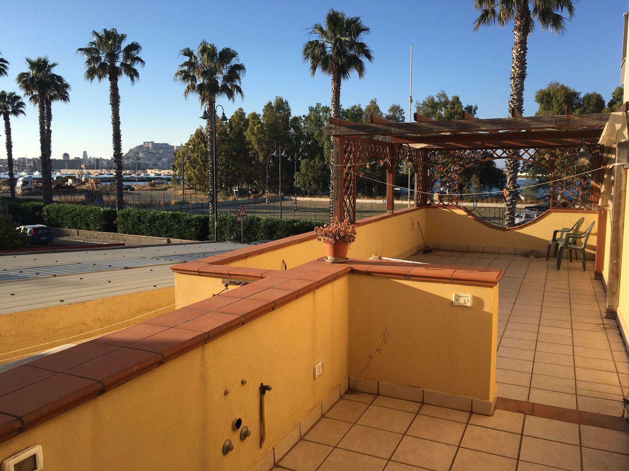 System.Collections.Generic.List`1[BluePillow.Application.SearchEngine.Dto.PhotoDto]?.ElementAt(1)?.Caption