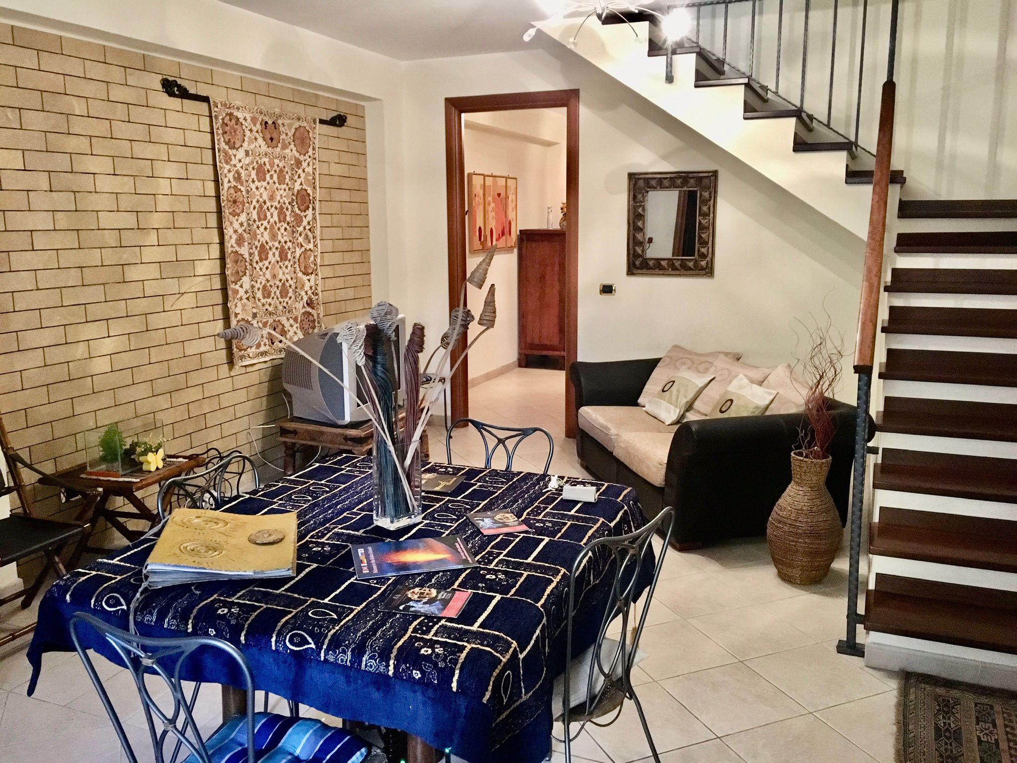 System.Collections.Generic.List`1[BluePillow.Application.SearchEngine.Dto.PhotoDto]?.ElementAt(2)?.Caption