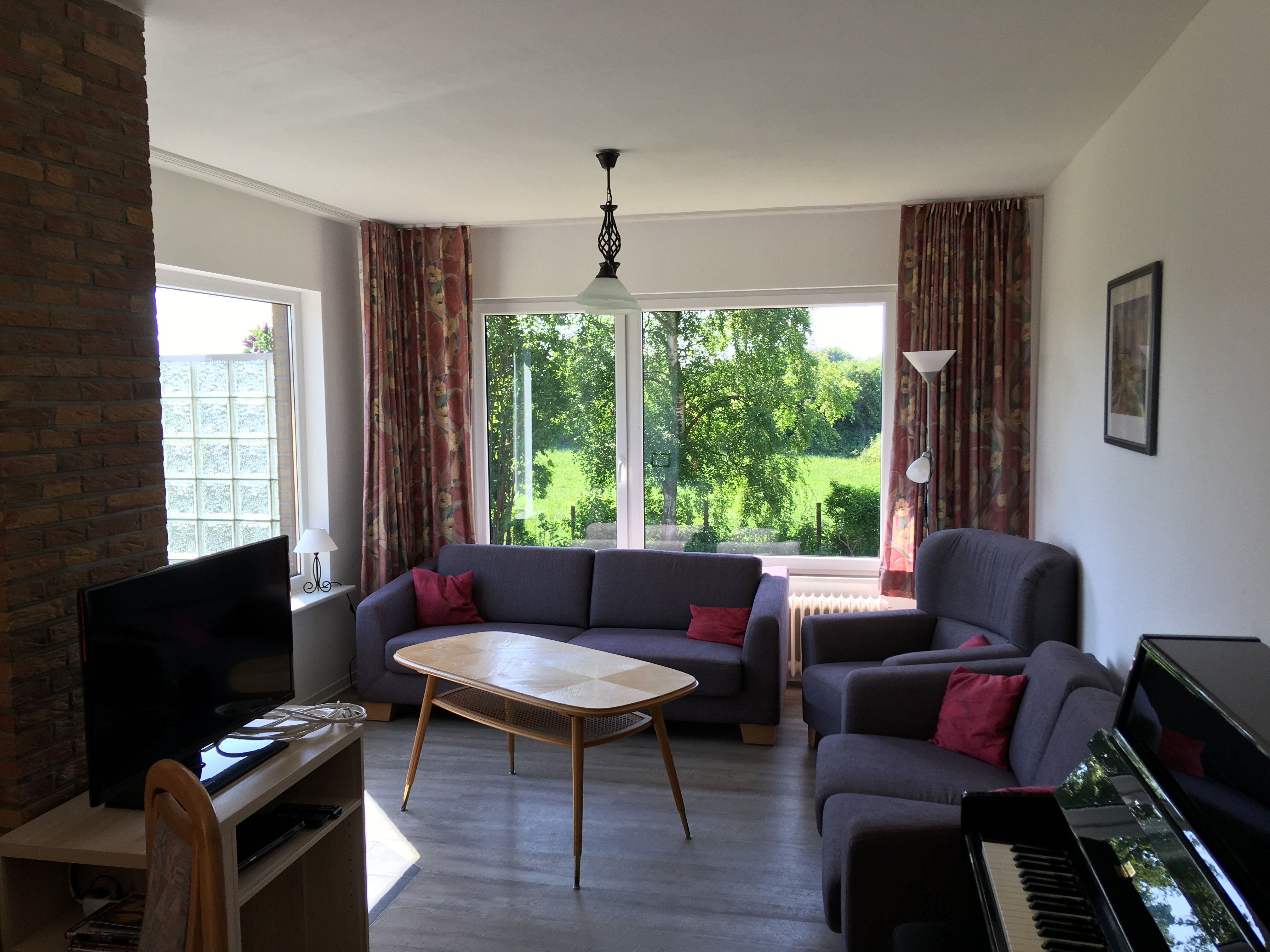 System.Collections.Generic.List`1[BluePillow.Application.SearchEngine.Dto.PhotoDto]?.ElementAt(3)?.Caption