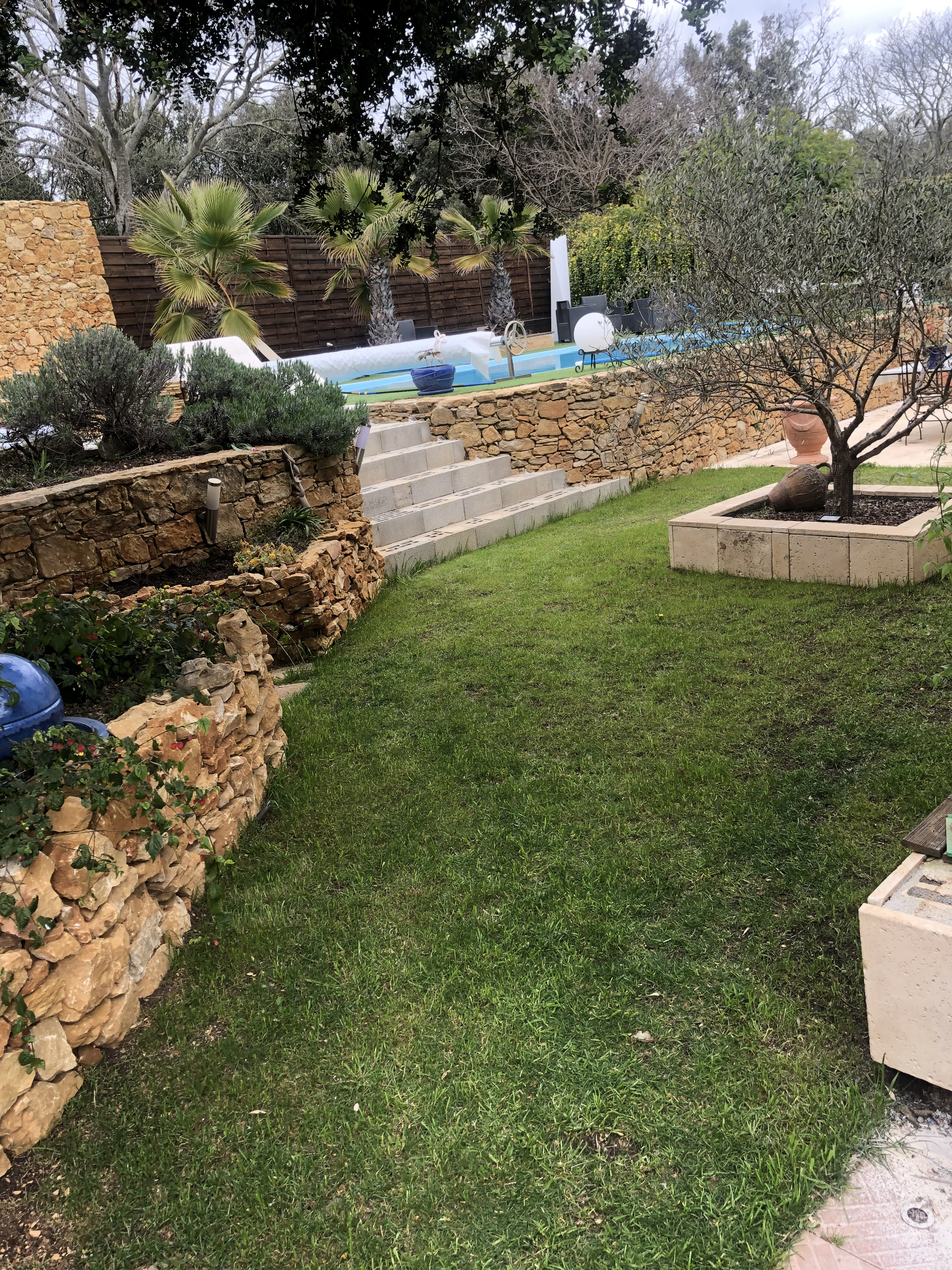 System.Collections.Generic.List`1[BluePillow.Application.SearchEngine.Dto.PhotoDto]?.ElementAt(2)?.Caption