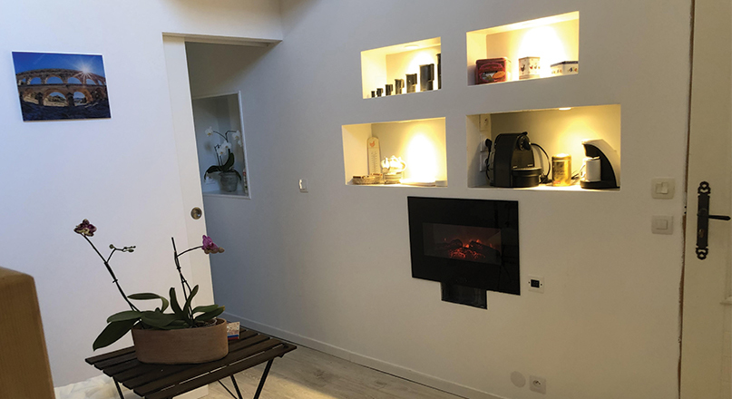 System.Collections.Generic.List`1[BluePillow.Application.SearchEngine.Dto.PhotoDto]?.ElementAt(3)?.Caption