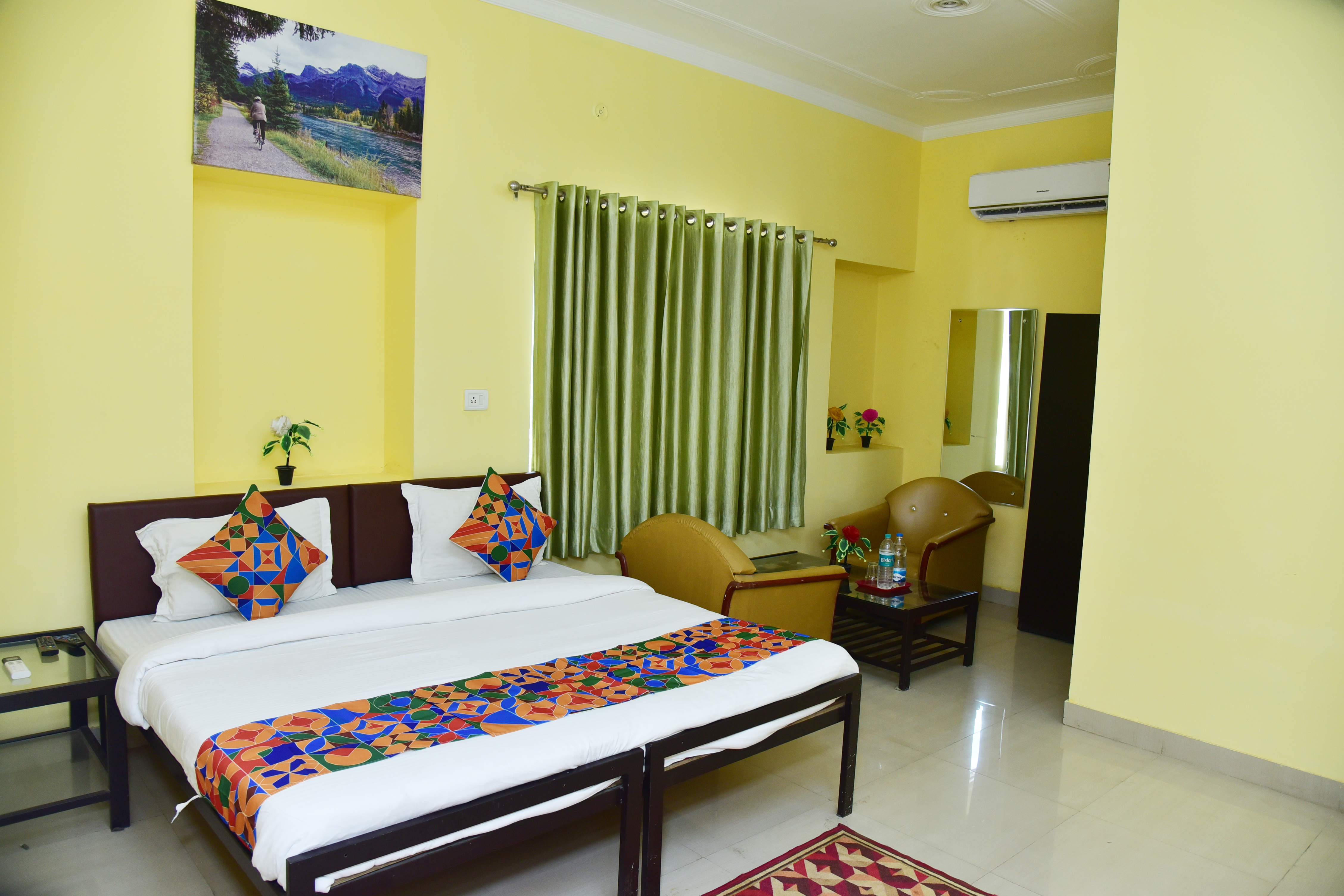 System.Collections.Generic.List`1[BluePillow.Application.SearchEngine.Dto.PhotoDto]?.ElementAt(0)?.Caption