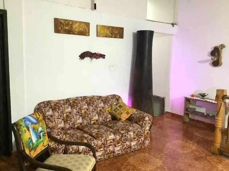 System.Collections.Generic.List`1[BluePillow.Application.SearchEngine.Dto.PhotoDto]?.ElementAt(2)?.Caption