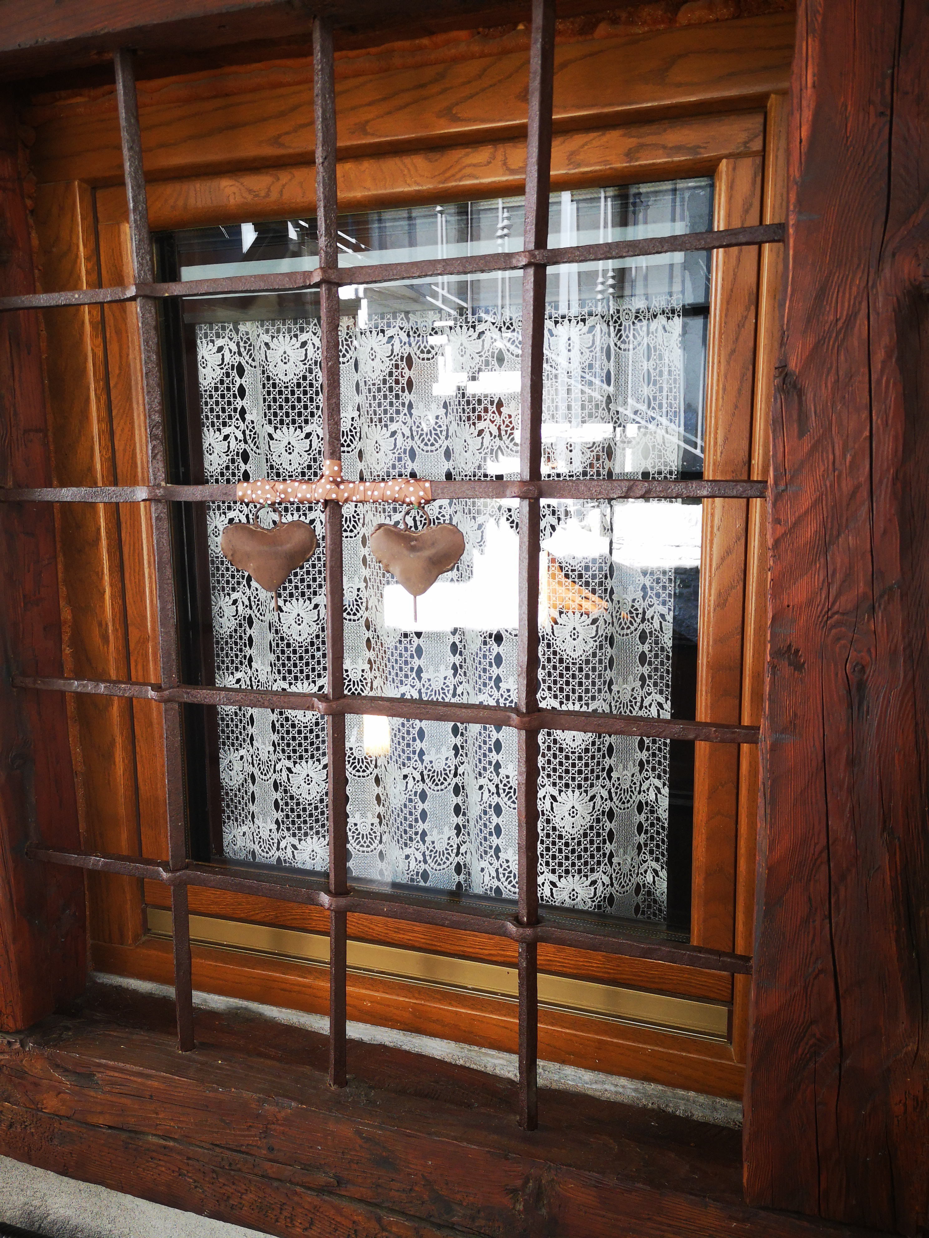 System.Collections.Generic.List`1[BluePillow.Application.SearchEngine.Dto.PhotoDto]?.ElementAt(1)?.Caption