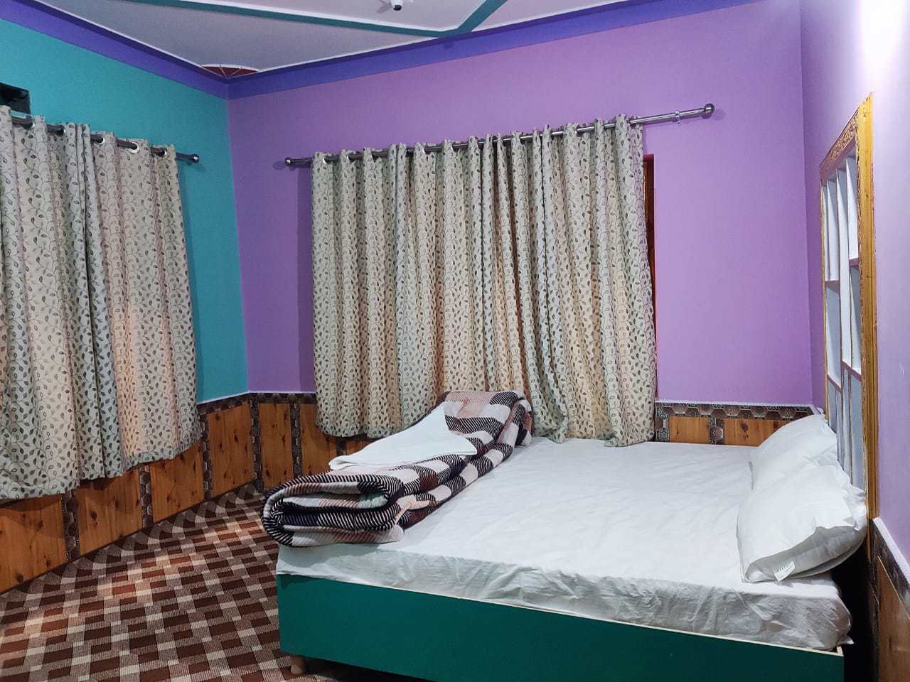 System.Collections.Generic.List`1[BluePillow.Application.SearchEngine.Dto.PhotoDto]?.ElementAt(3)?.Caption