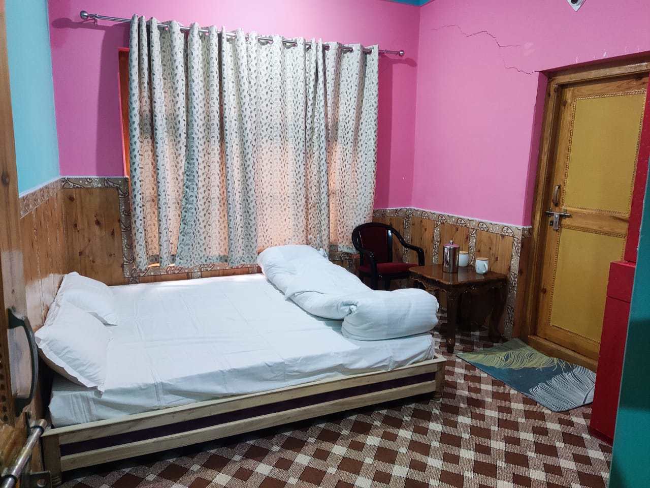 System.Collections.Generic.List`1[BluePillow.Application.SearchEngine.Dto.PhotoDto]?.ElementAt(2)?.Caption