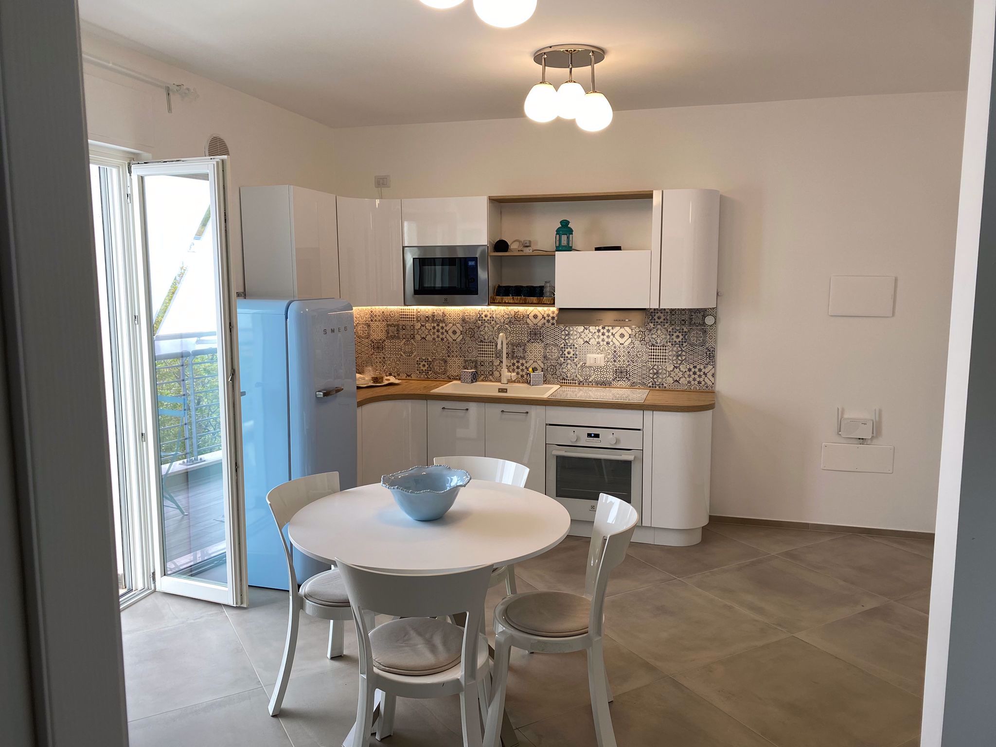 System.Collections.Generic.List`1[BluePillow.Application.SearchEngine.Dto.PhotoDto]?.ElementAt(1)?.Caption